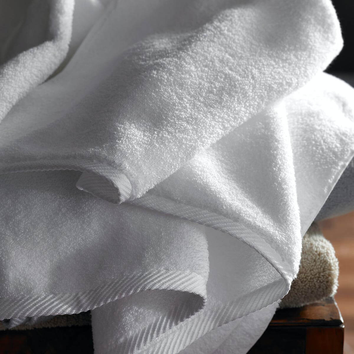 Matouk Whipstitch Bath Towels (Pool/White)